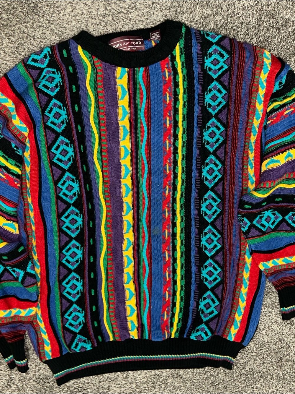 Absolutely incredible vintage John Ashford statement sweater! 🌈 Size Large